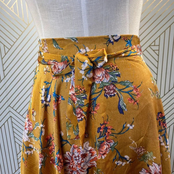 Boohoo Plus Floral Print‎ Hanky Hem Tie Waist Skirt - Picture 3 of 9